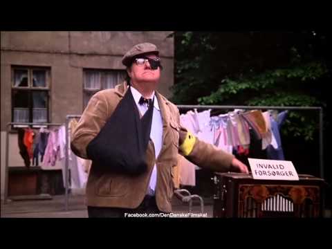 Olsen-banden på sporet (1975) - Kjeld som gårdsanger