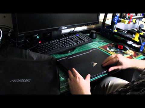 Aorus X3+ V3 Unboxing and Comparison with Razer Blade 2014 Part 1