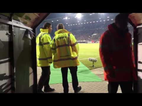FC St. Pauli gegen Karlsruher SC - Spielertunnel