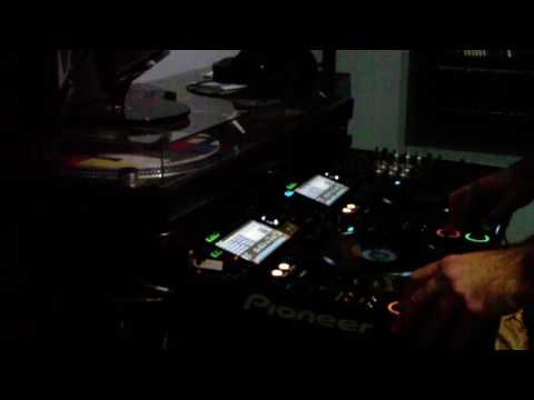 Mikadroid starting his Dj Set always with