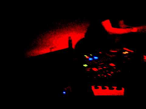 Grinch playing Ali Nasser @ Angleter