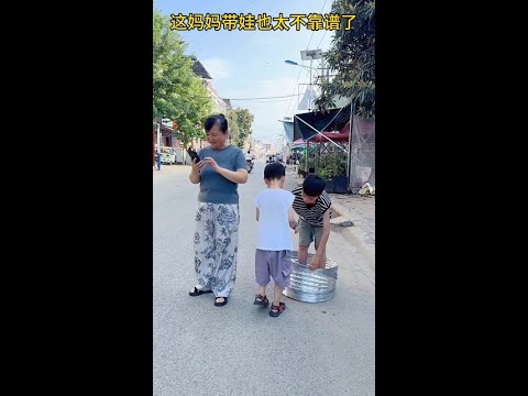 这妈妈带娃也太不靠谱了