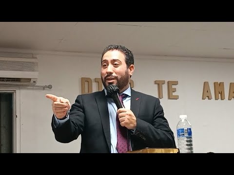 Pedro Losada en la iglesia viva de agen.