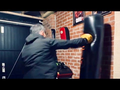 意拳撥浪錘(後手) Yiquan Wave Punch (Rear hand)