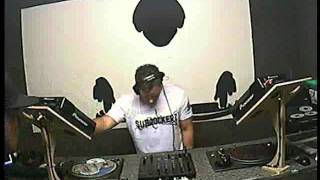 Effex & MC Slinna ft Garry K, DJ Liquid & MC Presha - Phatbeats DnBTV - 20-7-11
