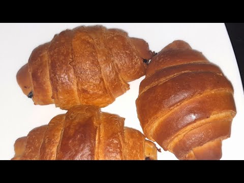 വീട്ടമ്മ സ്പെഷ്യൽ butter crossiant recipie. all tips and tricks revealed in this vedio. joys dine