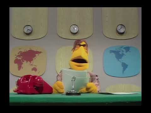 The Muppet Show - 103: Joel Grey - News Flash: New York (1976)