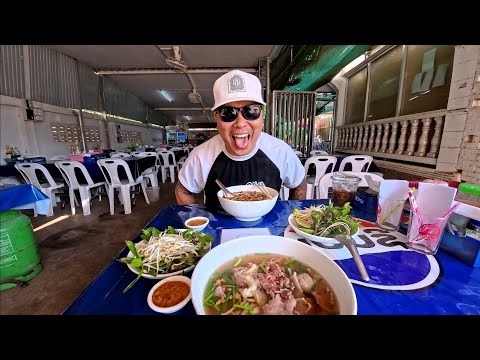 Eating breakfast with Mark Gin Saap and a female dog 