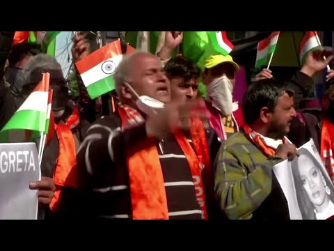 格蕾塔、蕾哈娜海報在印度抗議活動中被燒燬。 (Greta, Rihanna posters burned in India protests)