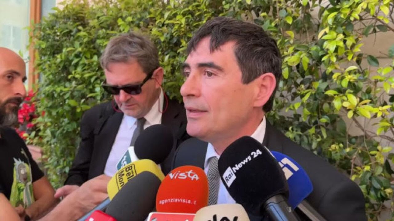 Fratoianni: Lavoro povero si combatte con il salario minimo, riagganciare stipendi a inflazione