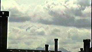 preview picture of video 'Time Lapse of Mt. Rainier from Fife, WA 051200.avi'