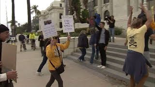 Ventura residents demand answers after homeless man allegedly stabs father to death | ABC7
