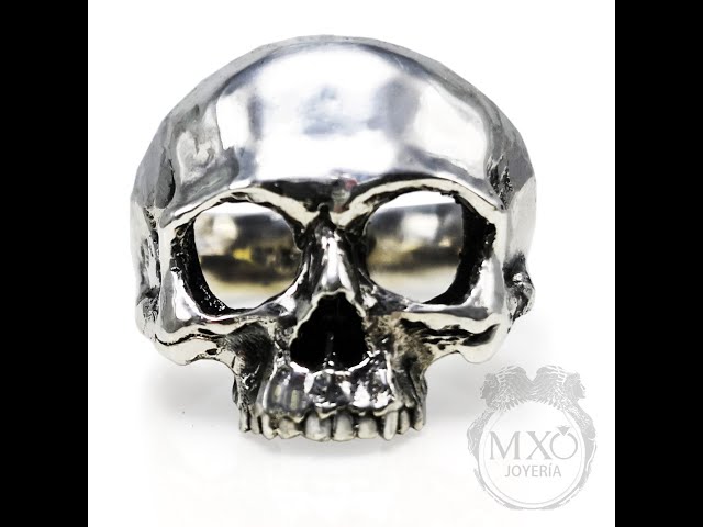 Vídeo relacionado con JewelryWe Anillo de hombre mujer anillo de craneo acero inoxidable anillo de calavera grande para el compromiso y la boda de plata,Talla 7 americana (ES#14=US#7)