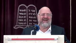 ידעתם שמי שלא אוכל דג בשבת חוזר בגלגול? 😨 הרב ברוך רוזנבלום בחידושים נפלאים על מעלת אכילת דגים בשבת