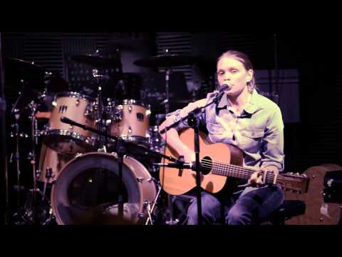 Amber Cross - Fair Lady of the Plains