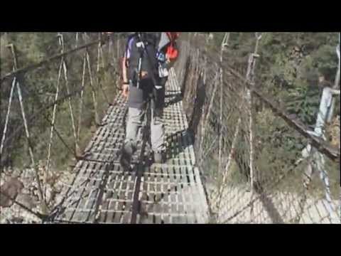 Puentes colgantes en Nepal. WWW.AVILATREKK.COM