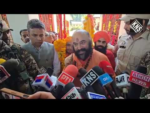 Mahant Depender Giri leads a contingent of Sadhus along with Chhari Mubarak to Bijbehara and Mattan. The holy mace will rest for two nights at Pahalgam before proceeding to the Holy Cave. Kashmiri Pandits and people from different communities welcomed the Yatris. The annual Amarnath Yatra will conclude on August 28.