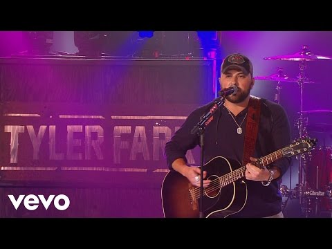 Tyler Farr - A Guy Walks Into a Bar (Live)