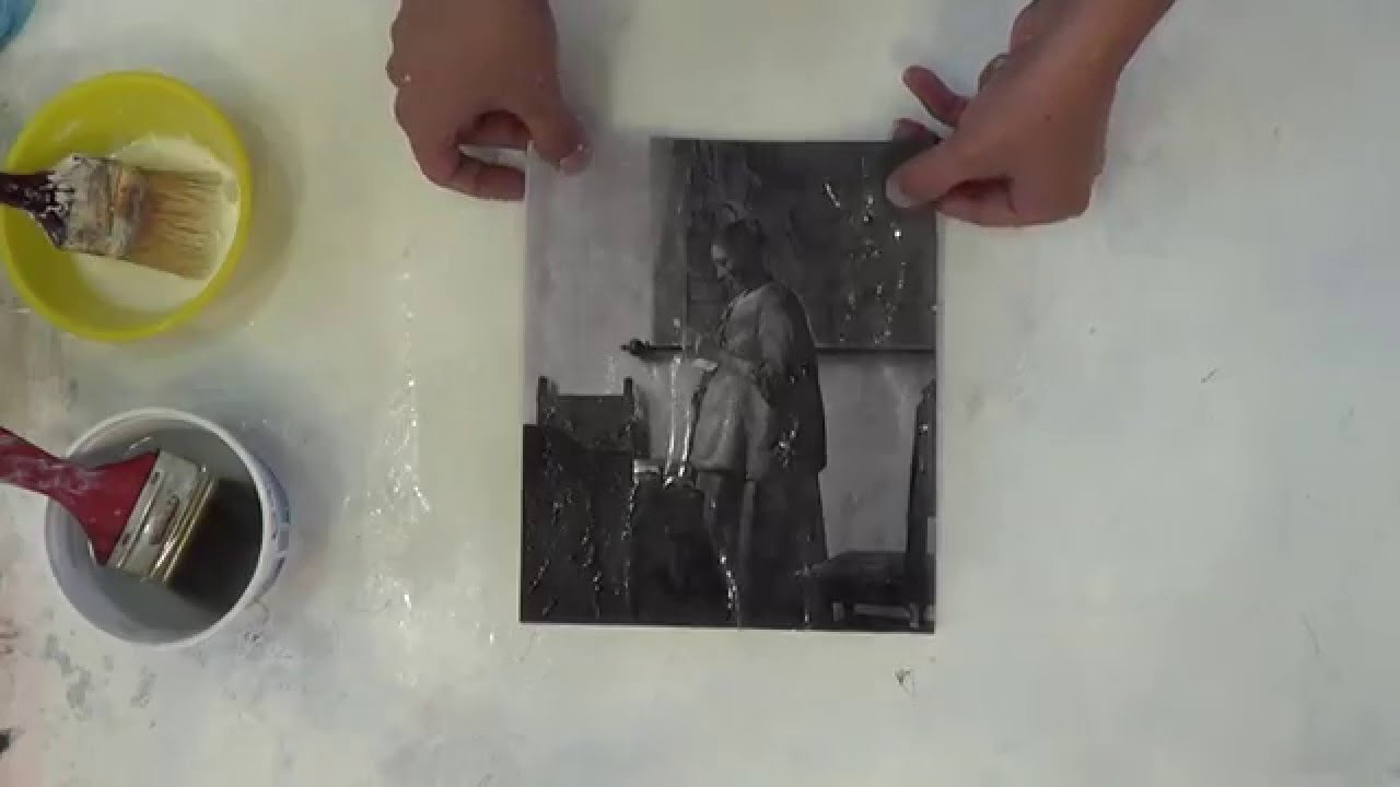 Watch Cómo pegar papel en madera o tela. Now Cómo pegar papel en madera o tela.