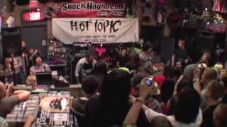 The Color Morale-Close your eyes, Hot topic