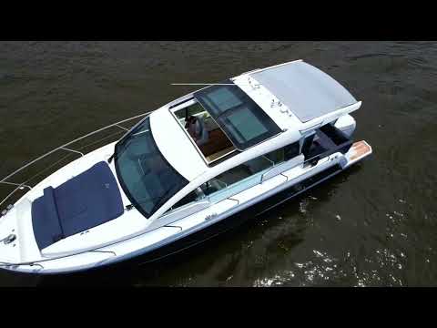 2022 Sealine C335V