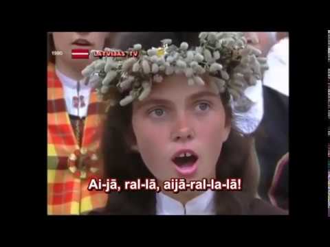 Latvian Song Festival 1990 - "Es uzkāpu kalniņāi" ENGLISH subtitles/translation