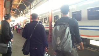 preview picture of video 'Kereta Api Maharani memasuki Stasiun Semarang Tawang'