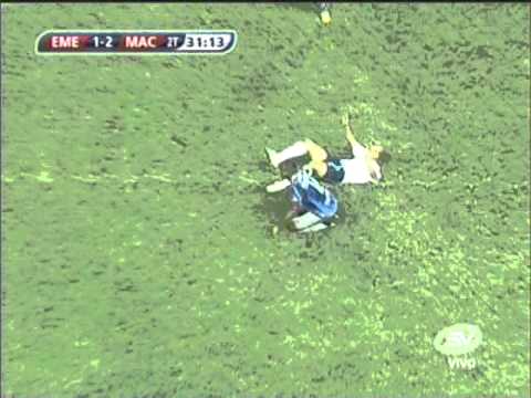 Carlos Vera insulta al jugador Ángel Mena Emelec 3-2 Macará 12/02/2012 (Tomado de Ecuavisa)
