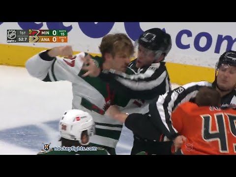 Marcus Foligno vs Max Jones Oct 15, 2021