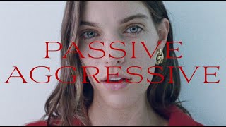 Musik-Video-Miniaturansicht zu Passive Aggressive Songtext von Charlotte Cardin