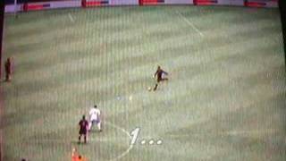 preview picture of video 'Rocha, Ronaldo & Deco - 3 touches, 1 goal!'