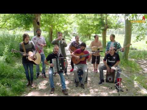 La Pegatina & Chiki Lora - #ALCARRER10 ("Gran Hermano")