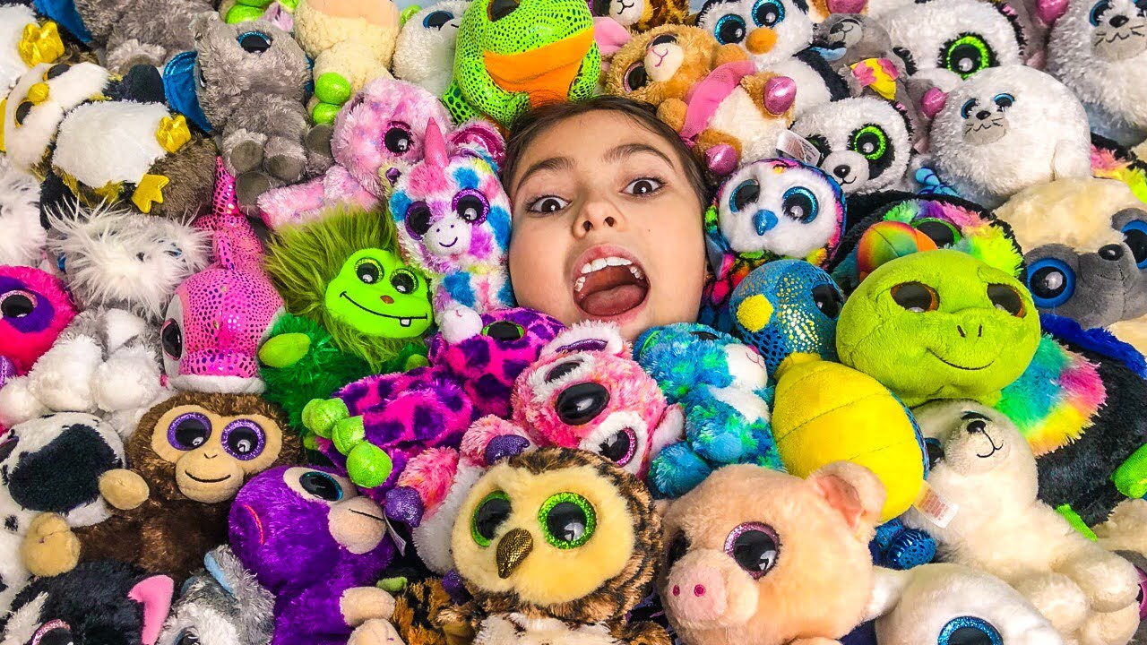 Watch Now COLEÇÃO DE BICHOS DE PELÚCIA DA MINHA IRMÃ! (c/ RAFA) COLEÇÃO DE BICHOS DE PELÚCIA DA MINHA IRMÃ! (c/ RAFA)