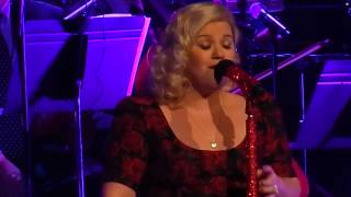 Kelly Clarkson - Winter Dreams  Nashville Dec 20 2014