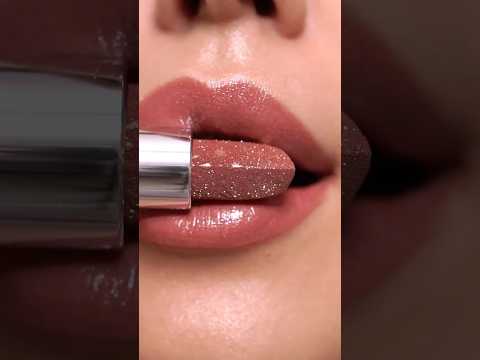 KIKO Milano - Snow Kissed Holiday - Daniela's Lip Look with the Sparkly Peaks Lipstick