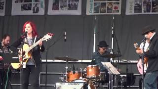 Kate Pierson w/ Mike & Ruthy performing Throwing Roses, Earth Day 4/19/15