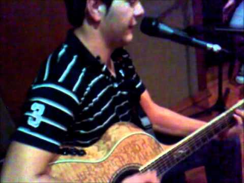 Tô Vendendo Beijo - Helipe e Helon