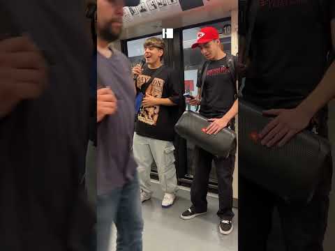 Impactados. ¡Canta igual! Un joven chileno sorprende en el subte cantando igual que #luismiguel