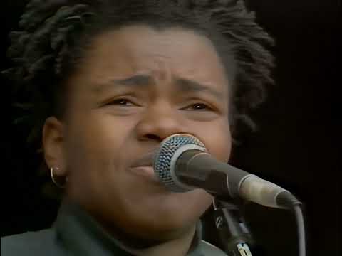 Tracy Chapman - Talkin' Bout a Revolution (Live 1988) ♡♡♡