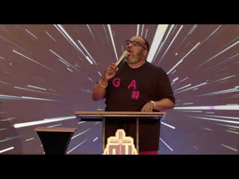 Bishop Marvin Sapp sings “You Are The Living Word” by Fred Hammond