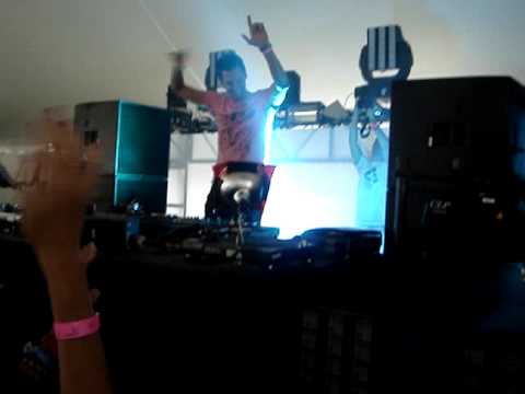 Menno De Jong vs Kings Of Leon