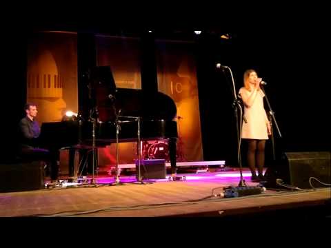 Szkoda róż / Aleksandra Abramczyk i Łukasz Buczyński