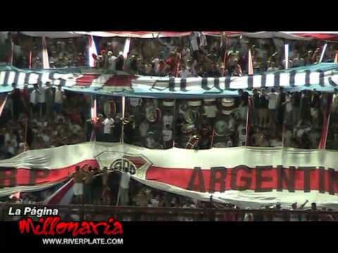 Hoy te vinimos a ver, de la cabeza tomando vino. En La Paternal Apertura 2009