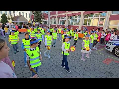 Nastup učenika OŠ "Nikolaj Velimirović" u pesmi "Stop stani"