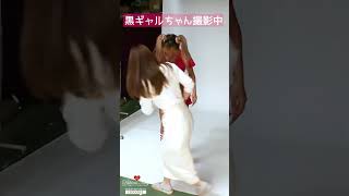 黒ギャルちゃん超ミニスカートで撮影中