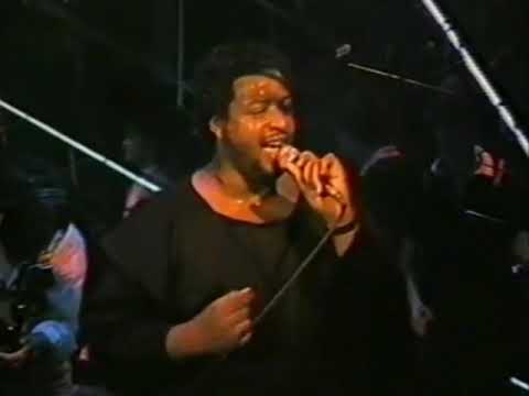 D Train  - Walk on by (Remastered) 1982