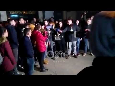 Ora News – Studentët të bashkuar në bojkot, ftojnë qytetarët dhe pedagogët t'u bashkohen të hënën