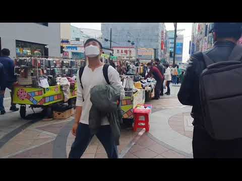 Andando na rua Nampodong Busan, Coreia do Sul