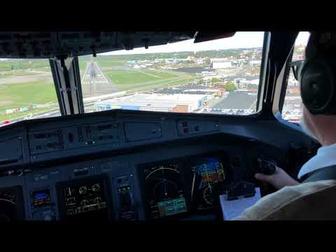 ATR72-600 cockpit landing