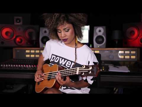 Ana Karina Sebastião - UKULELE BASS